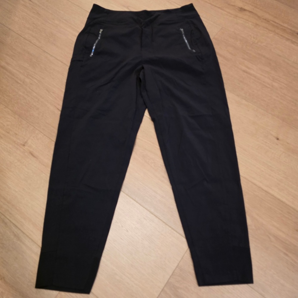 Athleta Trekkie North Ankle Pants Size 10 Black Ripstop Hiking Travel Commuter